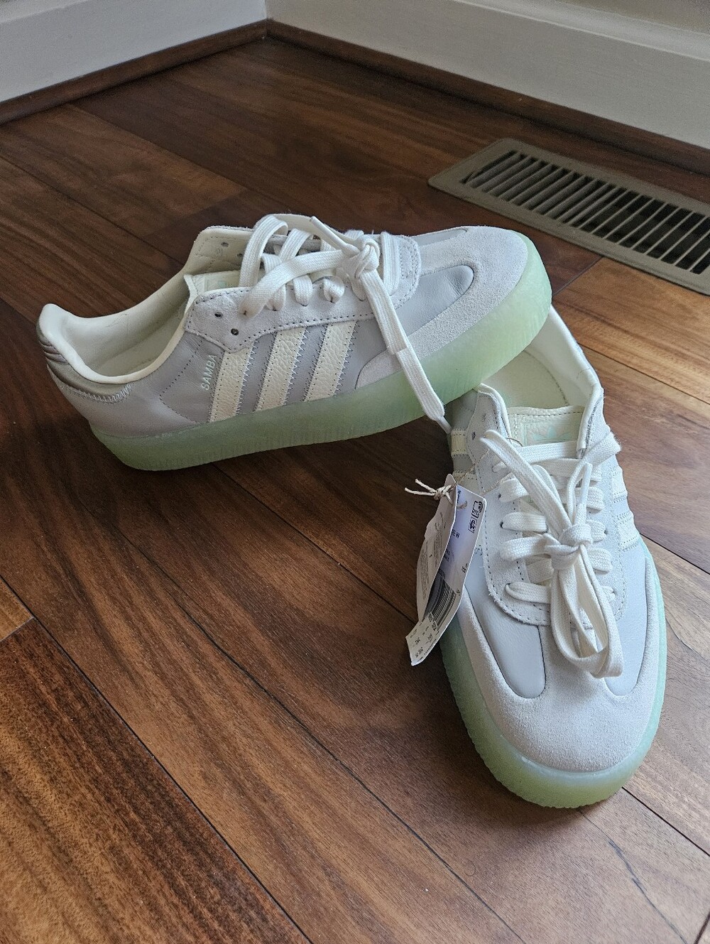 🔥NWT Women's adidas Platform Shoes - Picture 2 of 11